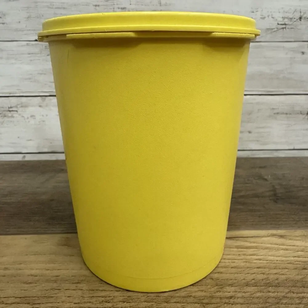 Vintage Tupperware 809-6 Lemon Yellow 6.5